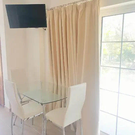 Olive Grove Apartment *
